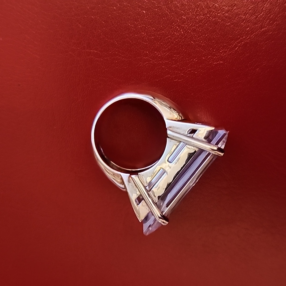 Ring - Picture 3 of 6